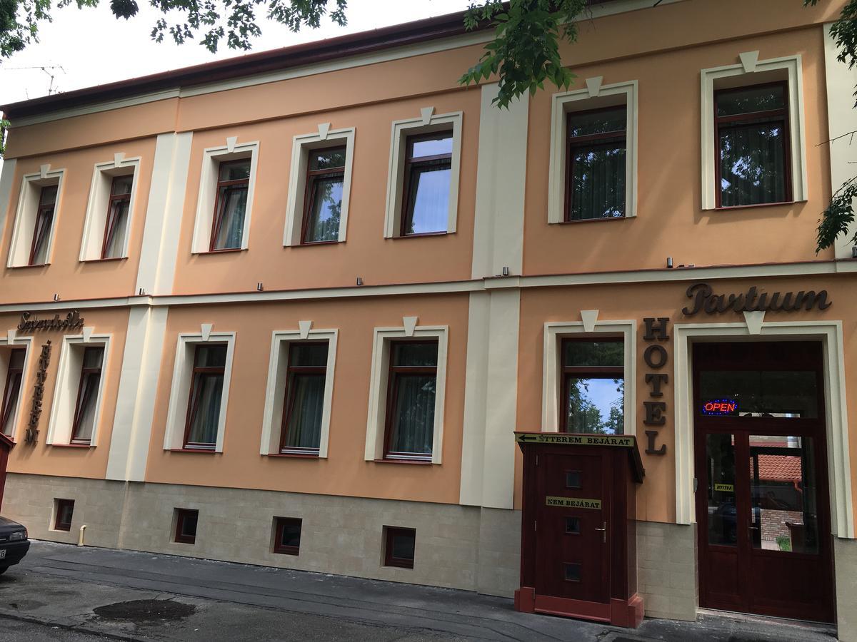 Partium Hotel Szeged Esterno foto